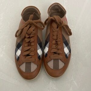 Burberry sneakers size 37